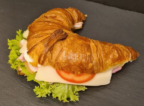 Da Franzos Sandwich - Croissant mit Surbraten