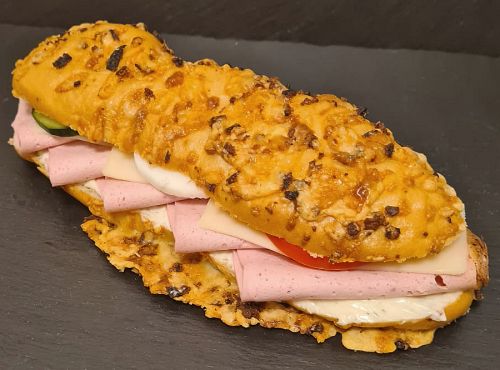 Kine Sandwich - Käseciabatta mit Aufschnitt